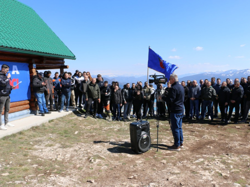Mirno okupljanje na Zahumu: Ramci poručili – ''Ne damo svoje!''