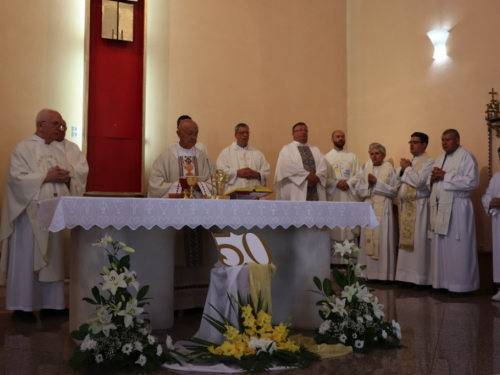 FOTO: Zlatna misa mons. Ante Meštrovića i Dan posvete crkve i duhovnih zvanja u župi Prozor