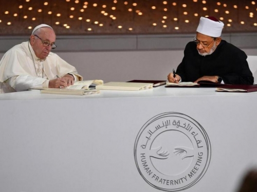 Tekst Povelje koju su potpisali šejh Al-Azhara i papa Franjo