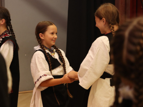 FOTO: Večer folklora u Prozoru: HKUD-ovi ''Rama'' i ''fra Petar Bakula'' oduševili publiku