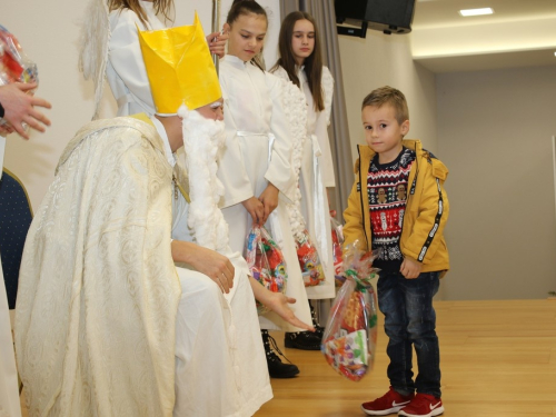 FOTO: Sv. Nikola razveselio mališane u Rumbocima