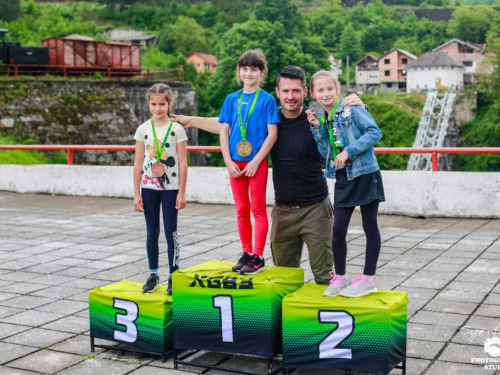 FOTO: ''Rama u srcu'' osvojila prvo i drugo mjesto u muškoj štafeti polumaratona u Jablanici