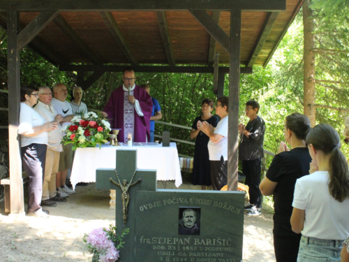FOTO: Hodočašće na grob svećenika i mučenika fra Stjepana Barišića u župi Uzdol