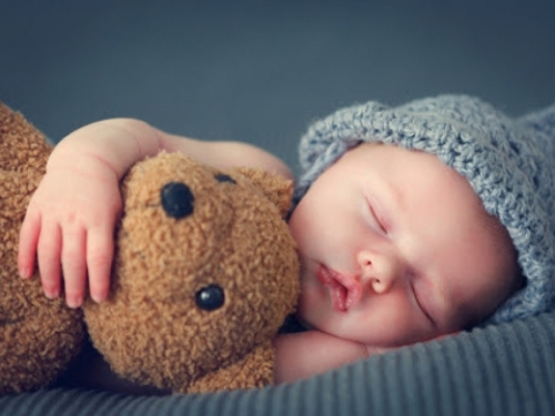 Znanstvenici objasnili kako uspavati bebu u 13 minuta