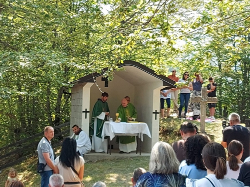 FOTO/VIDEO: Na Pomenu obilježena 29. obljetnica stradanja hrvatskih branitelja