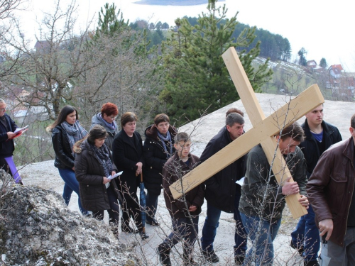 FOTO: Ramski put križa na brdo Gračac