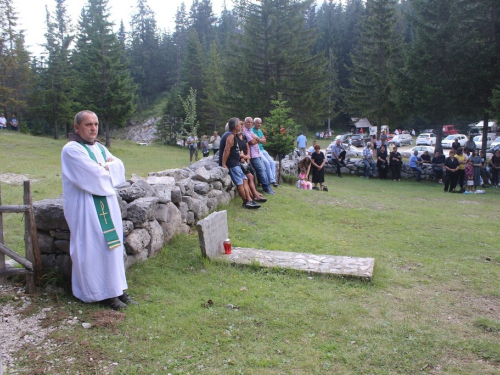 FOTO: Na Vranu služena sv. misa za poginule duvandžije