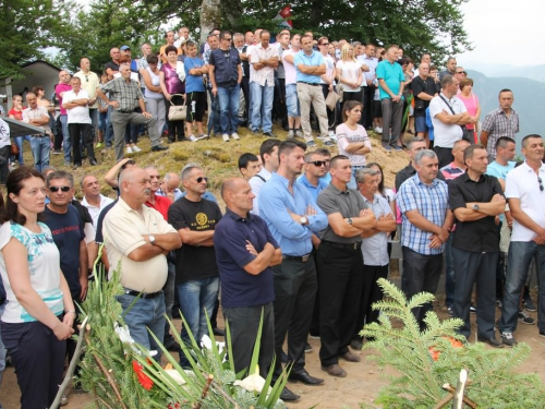 FOTO: Na Pomenu otkrivena spomen-ploča dvojici poginulih branitelja iz Rame