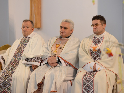 FOTO: Mons. dr. Pero Sudar blagoslovio novi križ i spomenik Stjepanu Džalti na Uzdolu