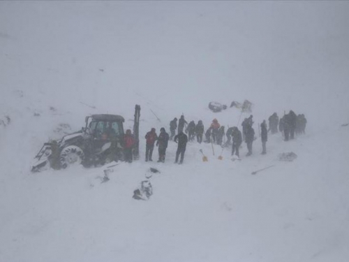 Troje poginulih pod lavinom u skijalištu u Rusiji