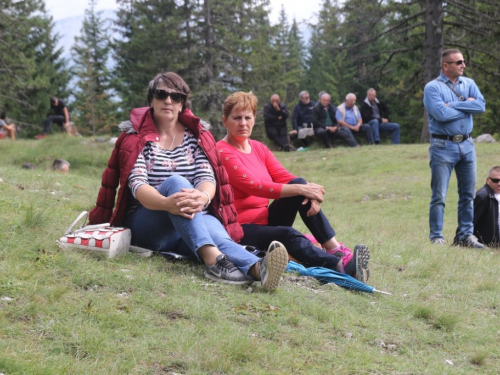 FOTO: Na Vranu služena sv. misa za poginule duvandžije