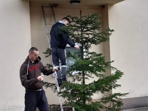 2. Advent na Lugu: Zajedničko druženje i ukrašavanje crkve