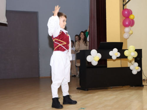 FOTO: Ines Markešić i Magdalena Zadro pobjednice dječjeg festivala ''Mala Rama 2024.''