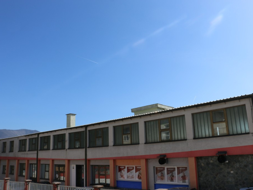 OGLAS: Prodaju se dva stambena prostora od po 200 m² u Rumbocima