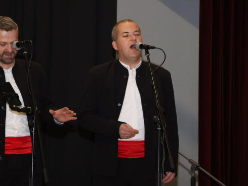 FOTO: U Prozoru održan koncert ''Svim na zemlji''