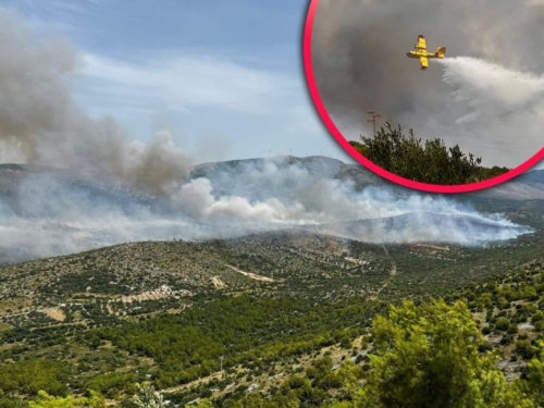 Veliki požar u Dalmaciji - Dignuta tri kanadera