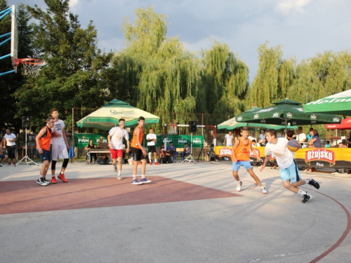 FOTO: Ekipa ''ALF Market'' osvojila Streetball za juniore