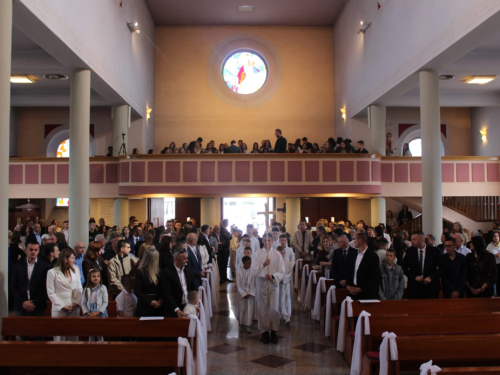 FOTO: Prva sveta pričest u župi Prozor