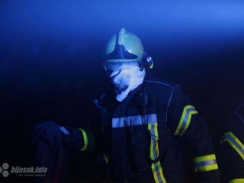 Spriječena katastrofa: Gorjelo iznad Mostara, vatra došla do vjetrenjača