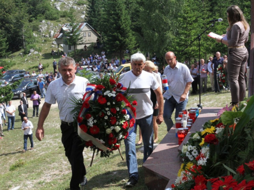 FOTO: Obilježena 22. obljetnica stradanja 39 Hrvata na Stipića livadi