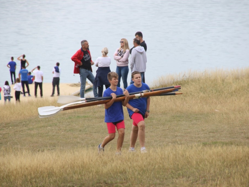 FOTO: Na Ramskom jezeru održana 8. veslačka regata