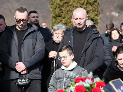 FOTO: Pokopan Marinko Zelenika, stotine ljudi na ispraćaju