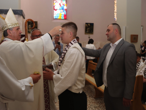 FOTO: Krizma u župi Rama-Šćit