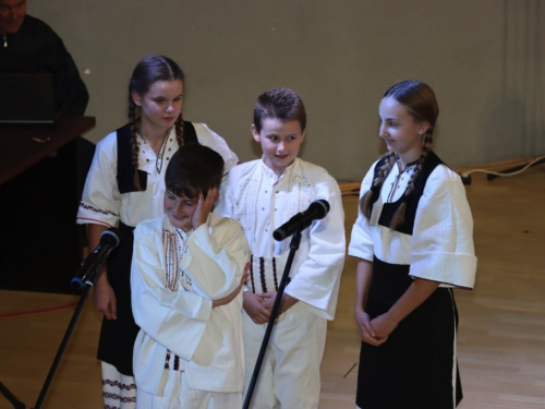 FOTO/VIDEO: Večer folklora u Prozoru