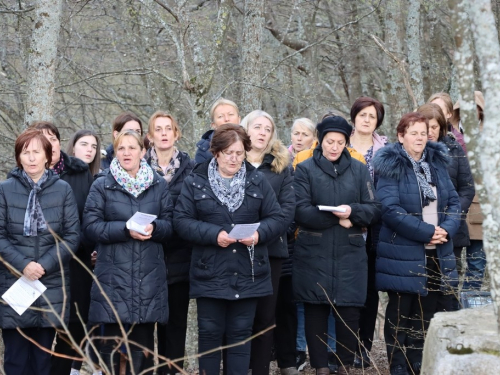 FOTO: Put križa kroz fratarski gaj na Šćitu