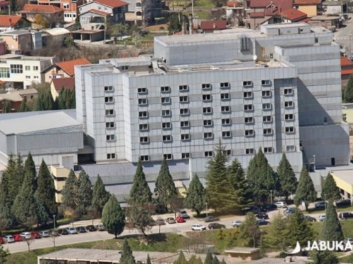 Prvozaraženi korona virusom iz Gruda preminuo u SKB Mostar