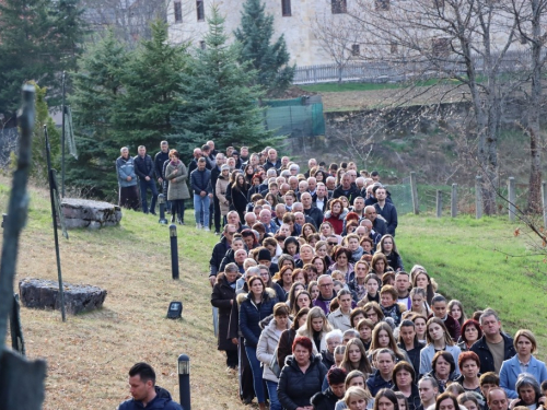 FOTO: Put križa kroz fratarski gaj na Šćitu