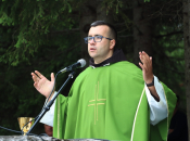FOTO: Na Vranu služena sv. misa za poginule duvandžije