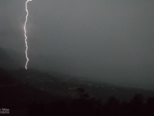 FOTO: Munje večeras 'parale' ramsko nebo