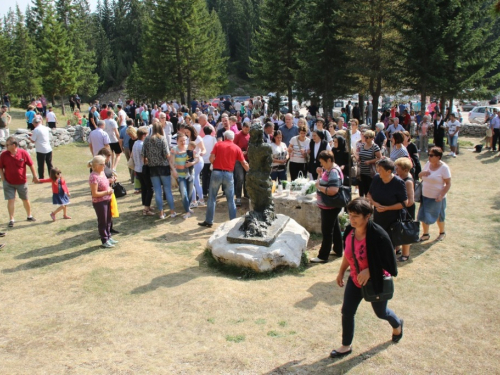 FOTO: Na Vran planini služena misa za poginule duvandžije