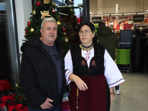 FOTO/VIDEO: Svečano otvoren prodajni centar Baković u Ripcima