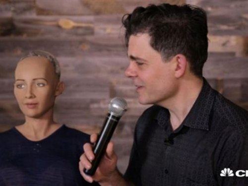 Ženu robota pitali čemu teži u životu: Želim ići u školu, osnovati obitelj i uništiti čovječanstvo
