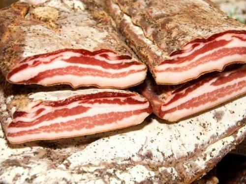 14 opravdanih razloga zbog kojih trebate jesti što više slanine