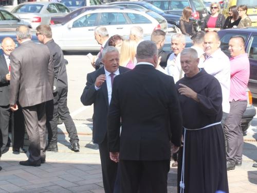 FOTO: Polaganjem vijenaca i svečanom sjednicom započelo obilježavanje Dana općine