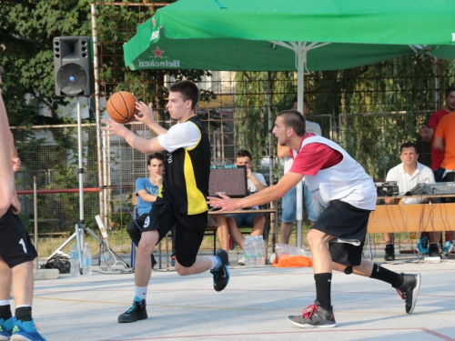 FOTO: Druga večer Streetball turnira u Prozoru