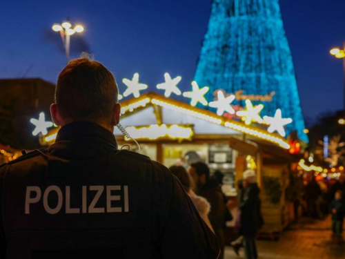 Merz: Uznemiruje me da ne možemo imati božićne sajmove bez velikog osiguranja