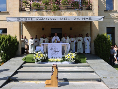 FOTO: Na Šćitu svečano proslavljena Velika Gospa i Mlada misa fra Mile Belje