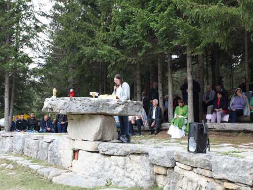 FOTO: Na Vranu služena sv. misa za poginule duvandžije