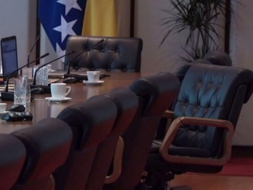 20 fotelja čeka nove šefove u institucijama BiH