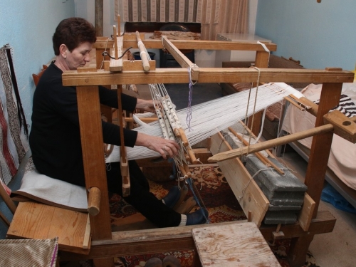 FOTO/VIDEO: Tkanje, zanat koji u Rami izumire