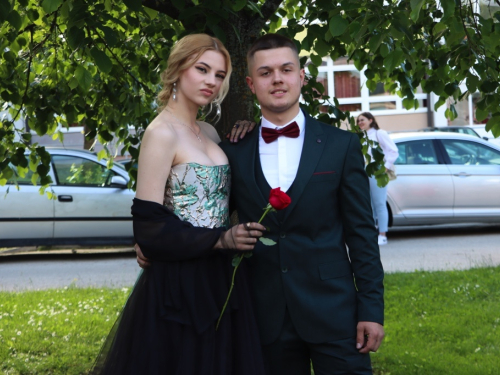 FOTO/VIDEO: Matura 2024. - Defile mladosti na ulicama Prozora