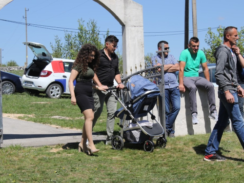 FOTO/VIDEO: Biskup Pero Sudar na Proslapu blagoslovio Spomen ploče