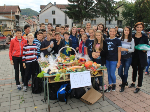 FOTO: Dani kruha i zahvalnosti za plodove zemlje u OŠ Marka Marulića Prozor