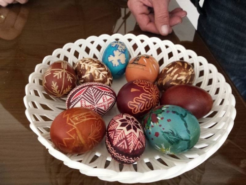 FOTO/VIDEO: Rumbočani imaju "najtvrđa" i najšarenija jaja!