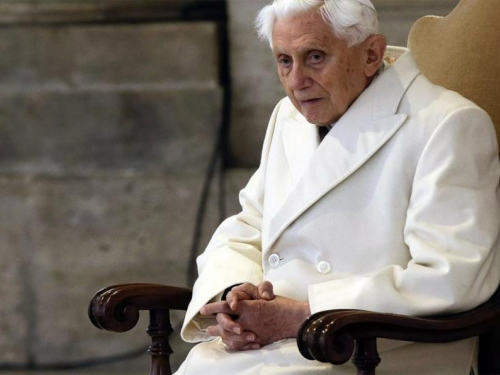 Bivši papa Benedikt XVI vrlo slabog zdravstvenog stanja