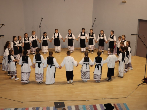 FOTO/VIDEO: Škola folklora u Prozoru koncertom predstavila svoj rad